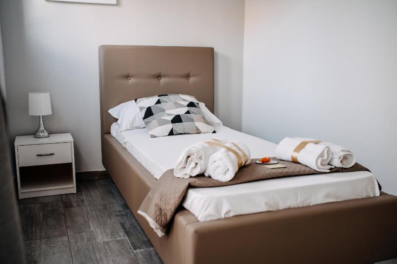 Single Room image 3