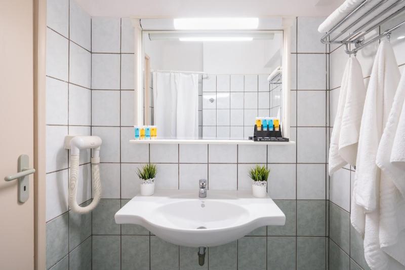 Single Room image 3