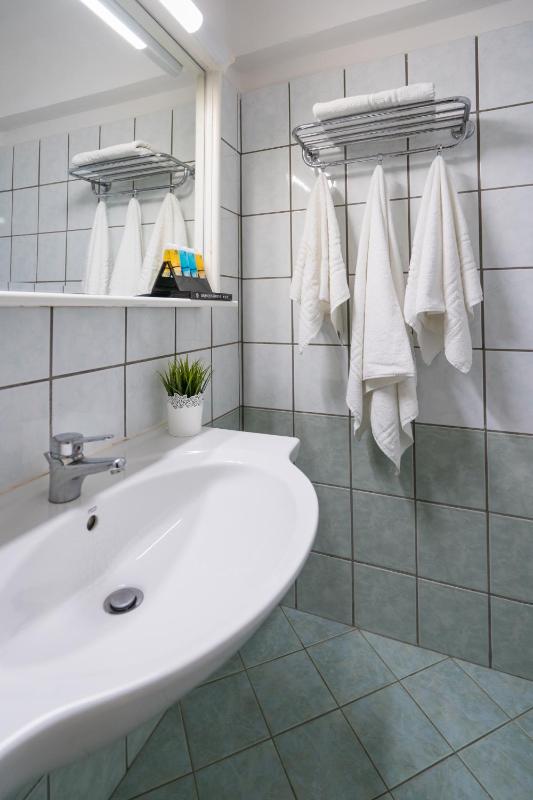 Single Room image 4
