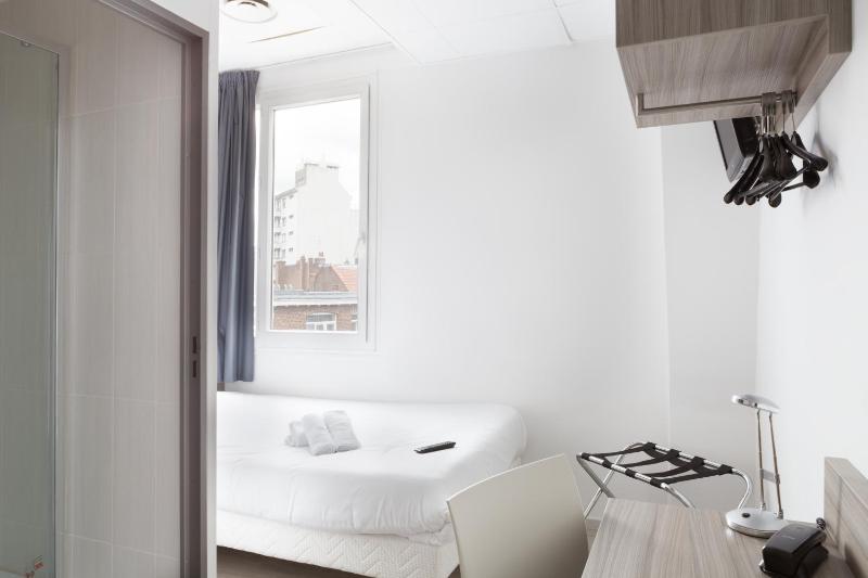 Single Room image 4