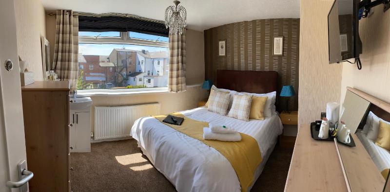 Double Room with Private External Bathroom image 2