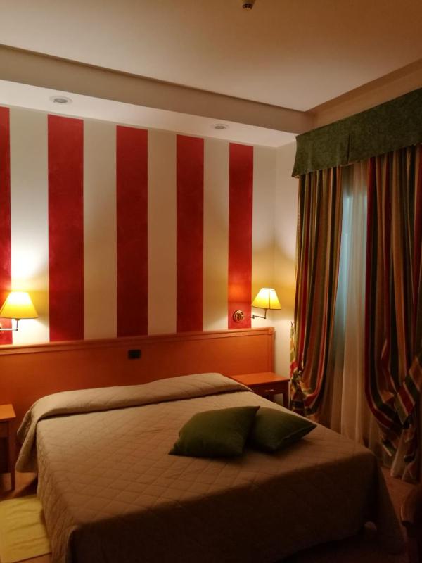Superior Double or Twin Room image 4