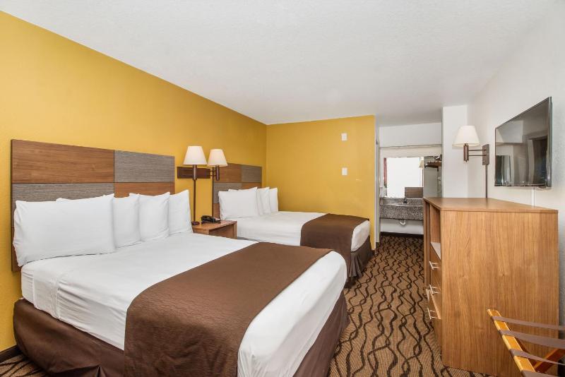  Deluxe Room with Two Double Beds - Ground Floor image 4