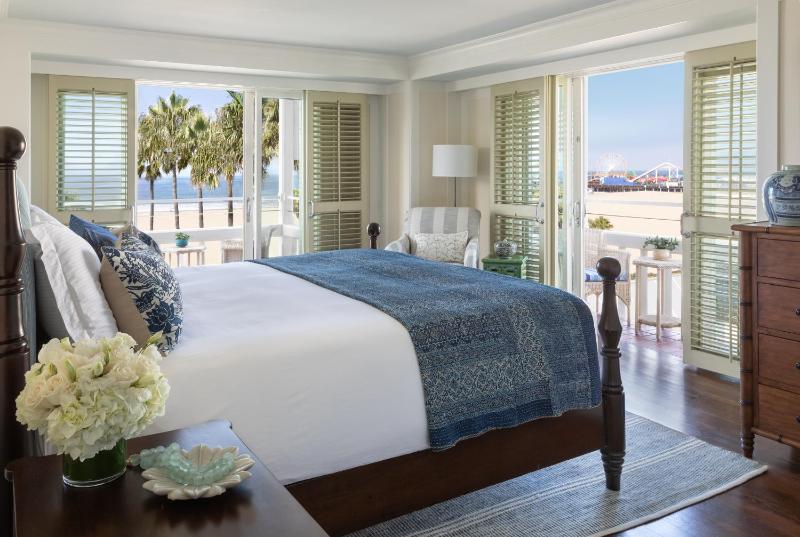 One-Bedroom Suite with Ocean View image 2