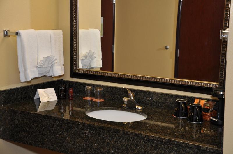 Oxford Suites Portland - Jantzen Beach - image 20