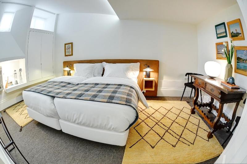Three Houses & Bedrooms - image 37