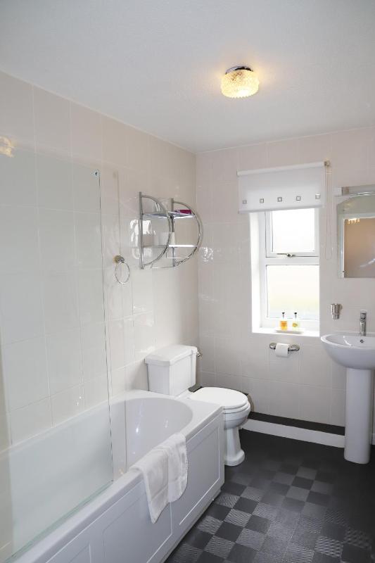 Double or Twin Room - Lilac Spring image 1