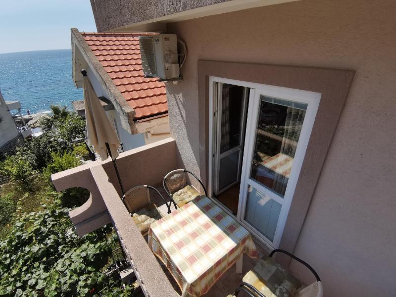 Apartment with Sea View image 2