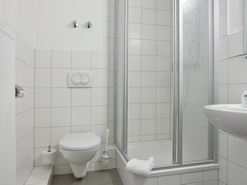 Single Room image 3