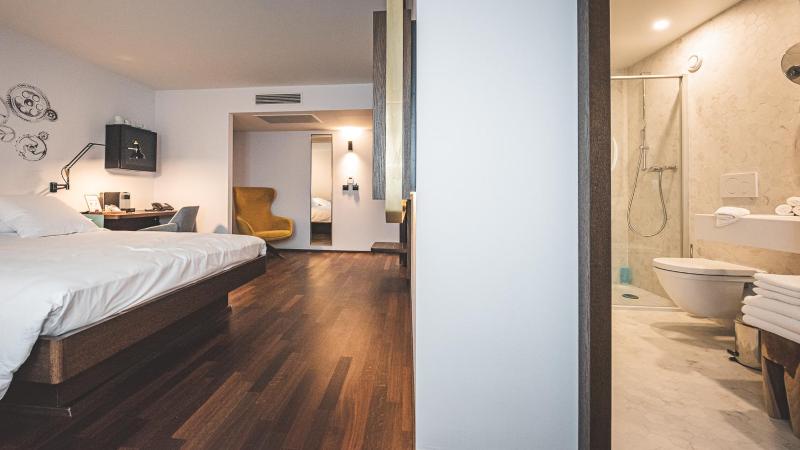 Superior Triple Room image 4