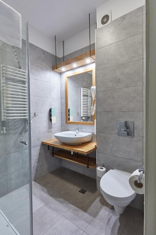 Double or Twin Room image 3