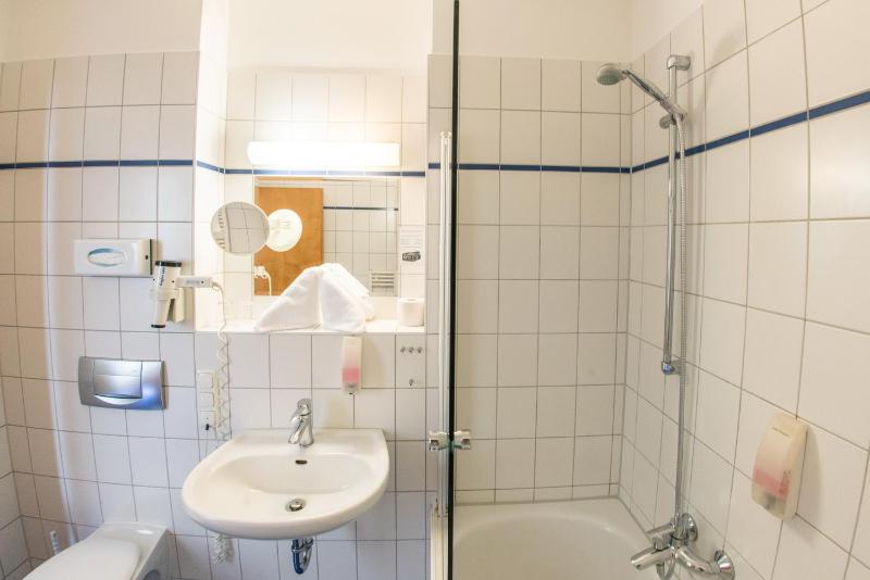 Single Room image 4