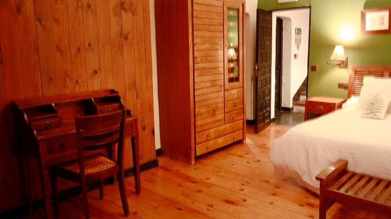 Quadruple Room with Mountain View image 3