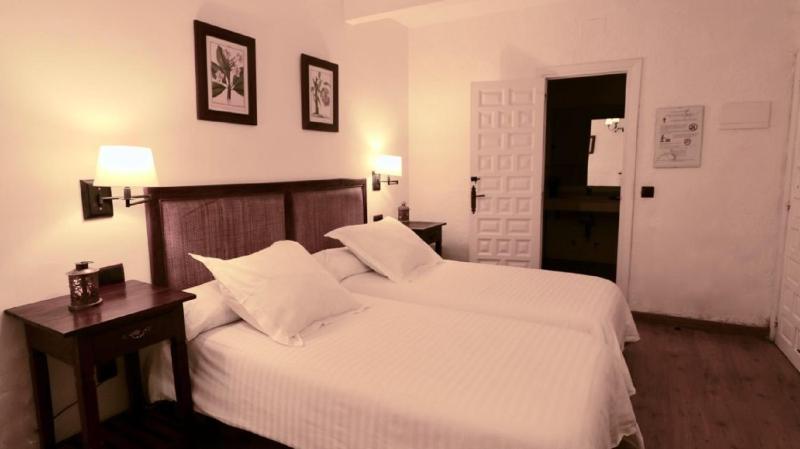 Budget Double Room image 2