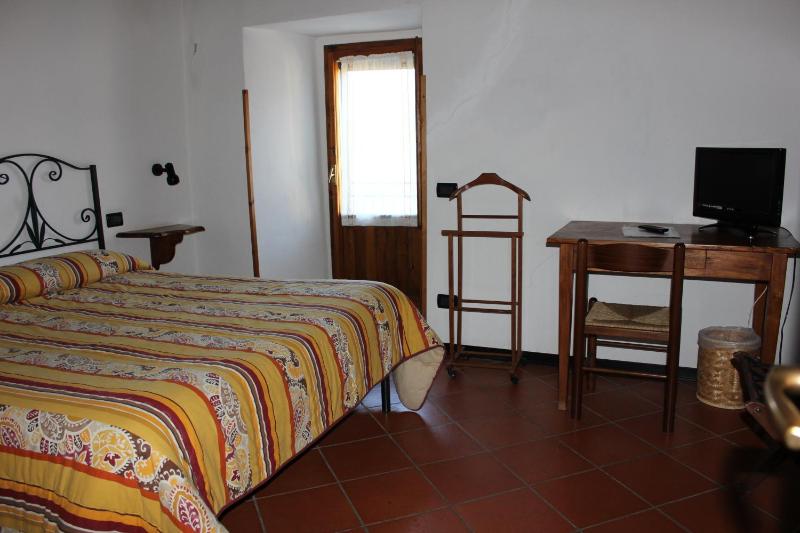 Double Room image 3