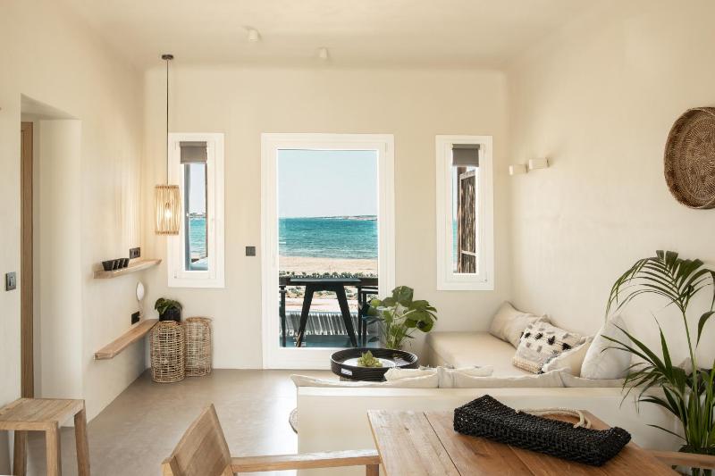 Seesoo Paros Beachfront Luxury Hideaway - image 32