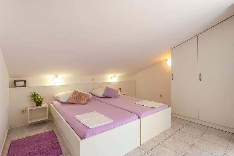 Studio Apartment image 2
