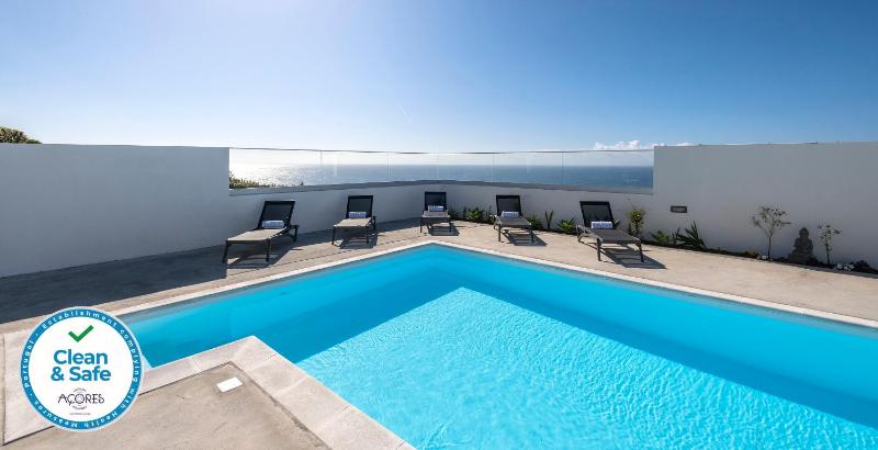 Casa Celeste - Deluxe Ocean View/Heated Pool Images