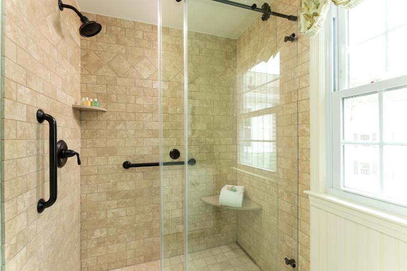 Luxury King Room image 4