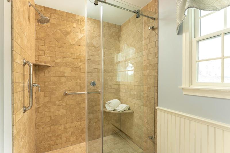 Luxury King Room image 2