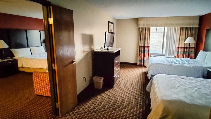 Three-Bedroom Suite - Non-Smoking image 2