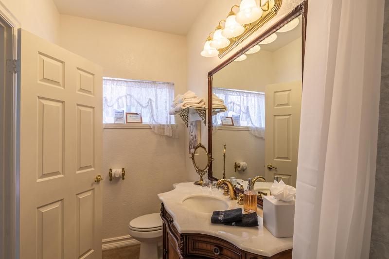 Deluxe Suite image 3