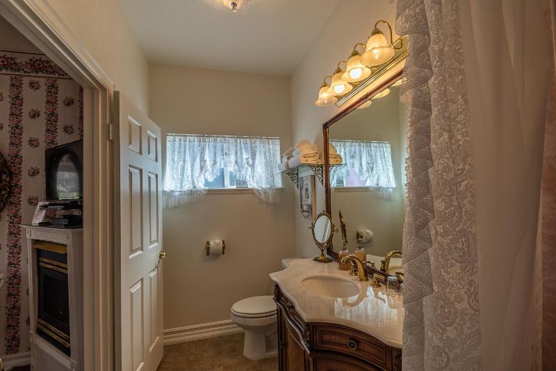 Deluxe Suite image 3