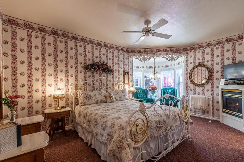 Deluxe Suite image 1