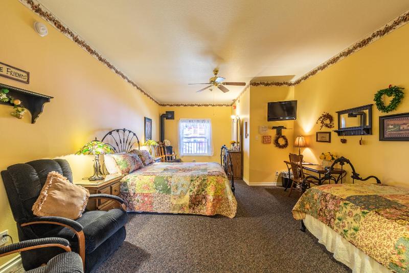 Apples Bed and Breakfast Inn - image 15