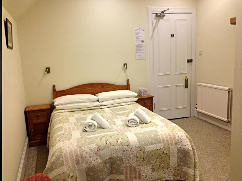 Standard Double Room image 3