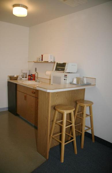 Queen Room with Kitchenette image 1