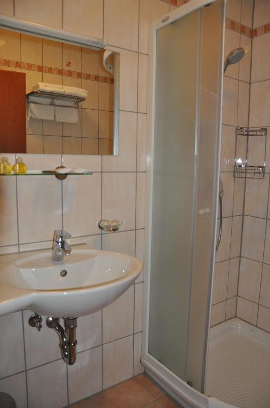 Double Room image 3