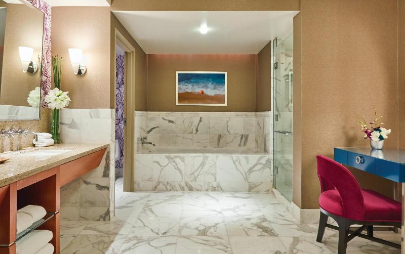 Fiore King Suite image 2