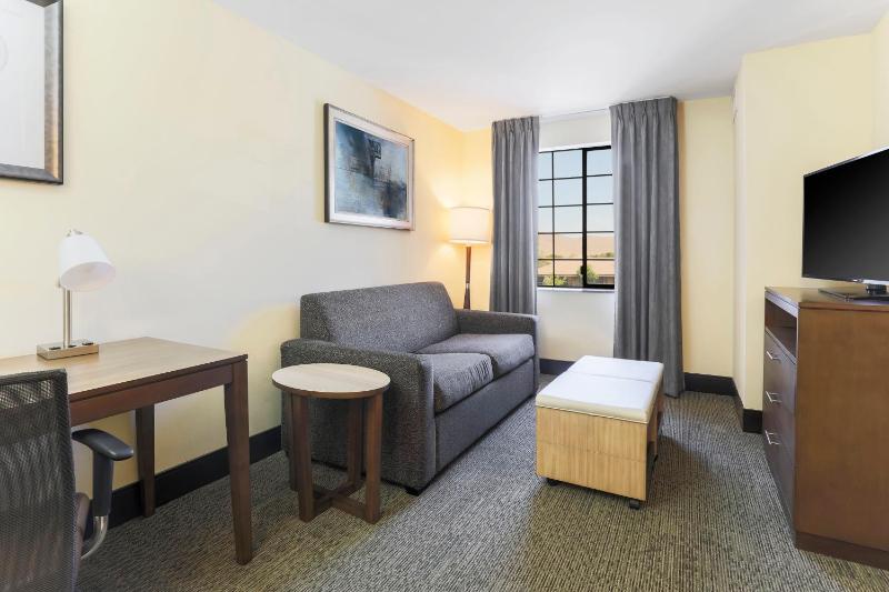 King Suite - Non-Smoking image 3