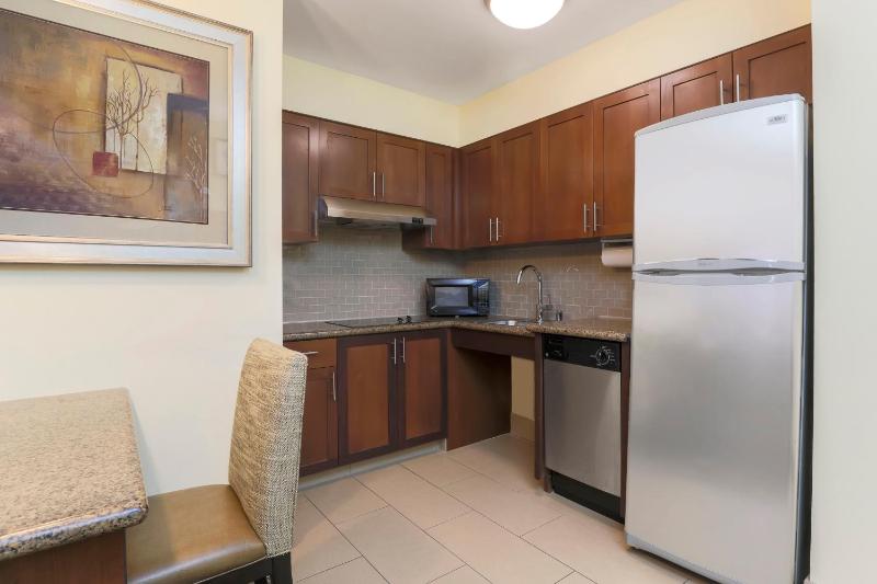 One-Bedroom Queen Suite with Sofa Bed - Disability Access image 3
