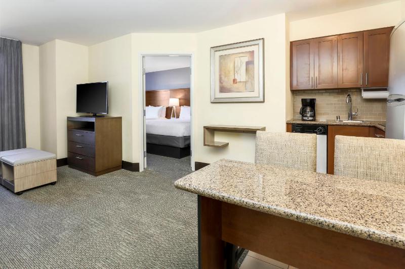 One-Bedroom Two Queen Suite with Sofa Bed image 2
