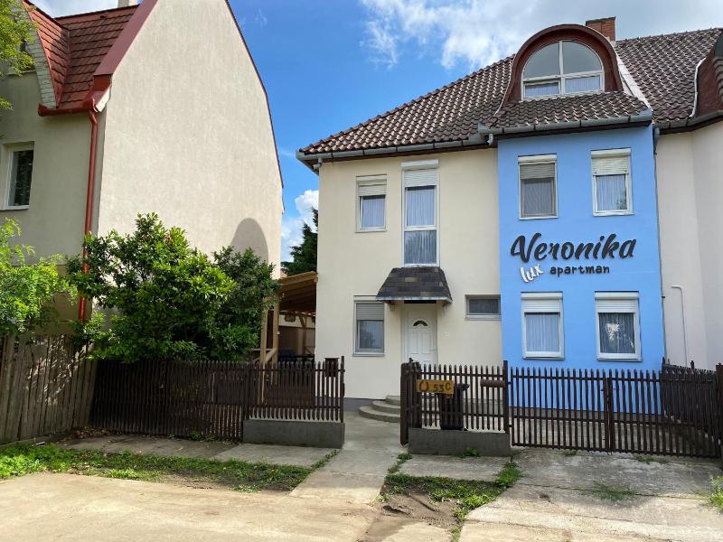 Veronika Lux Apartman - image 41