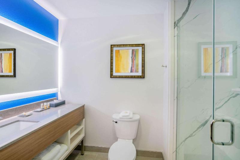 Superior King Room - Non-Smoking image 2