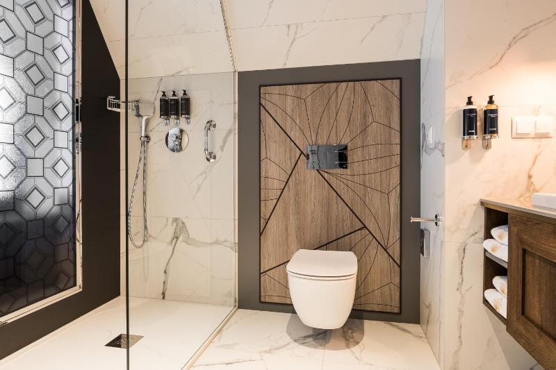 Executive Suite image 4