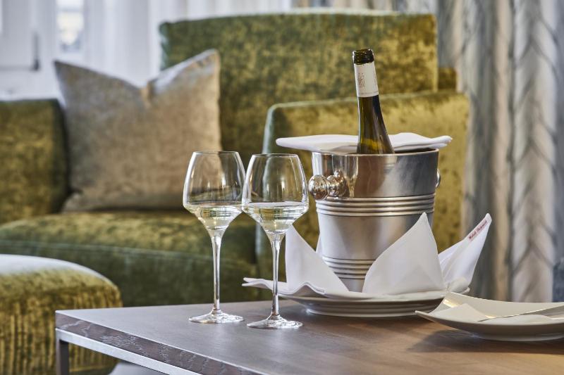 Junior Suite with Lake View image 3
