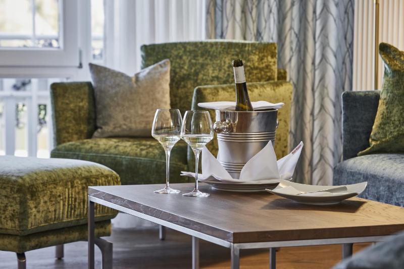 Junior Suite with Lake View image 2
