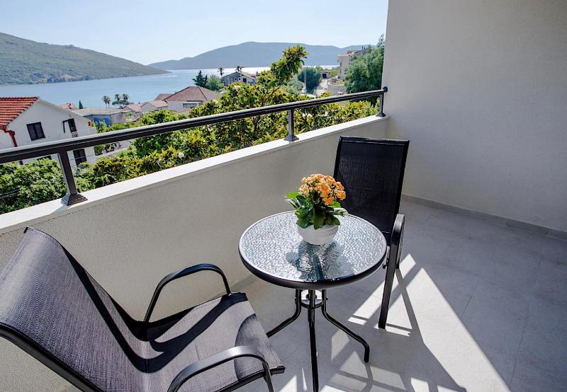 Deluxe Triple Room with Sea View image 2