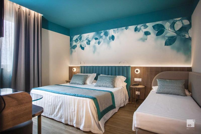 Deluxe Queen Room image 1