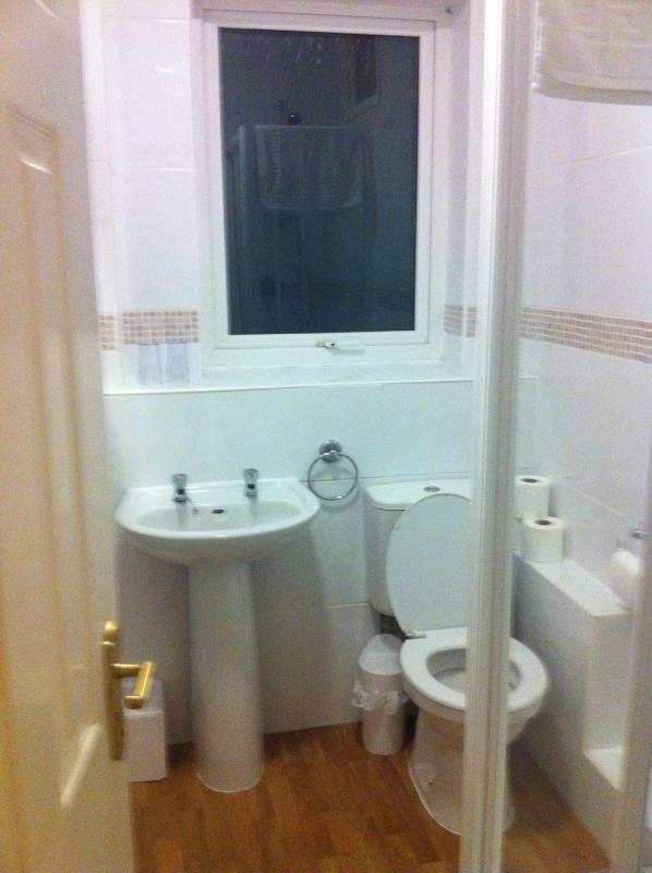 Double Room image 3