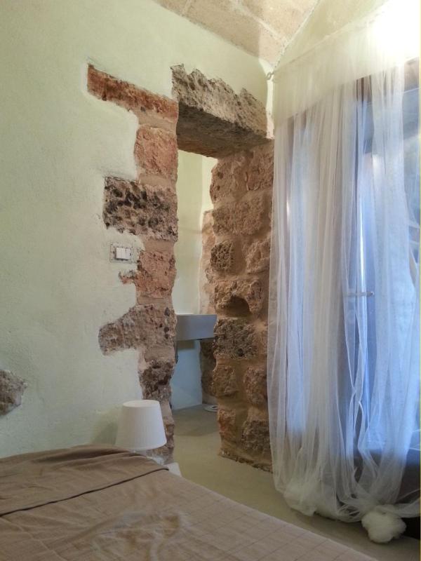 Two-Bedroom House - Split Level image 4