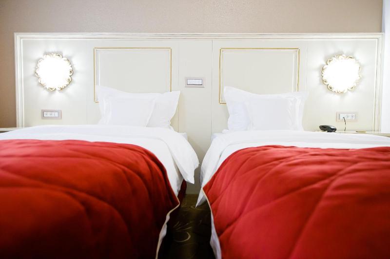Standard Twin Room 4* - Free Airport Shuttle Included image 3