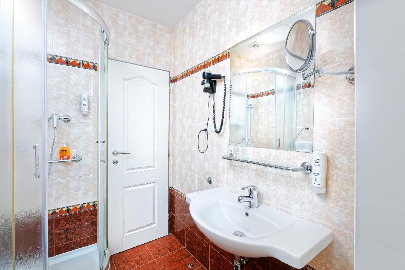 Standard Double or Twin Room image 3