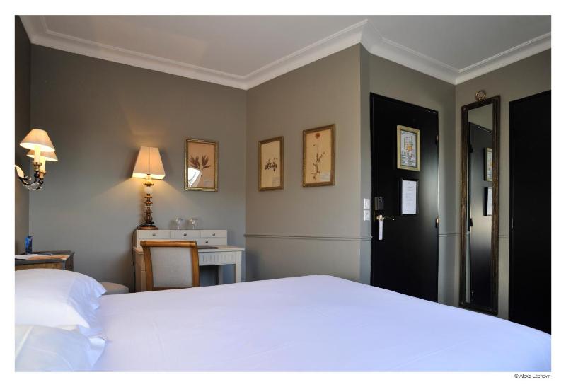 Deluxe Double Room image 3