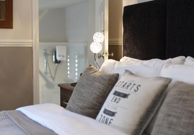 Superior King Room image 2