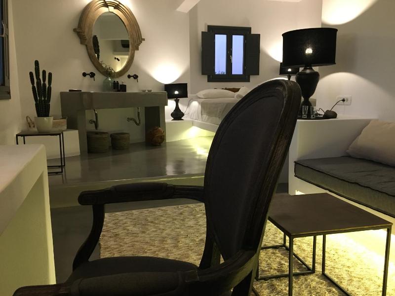 Santolia Art Suites - image 9